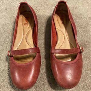 Born Curlew Red Mary Jane Flats 7.5